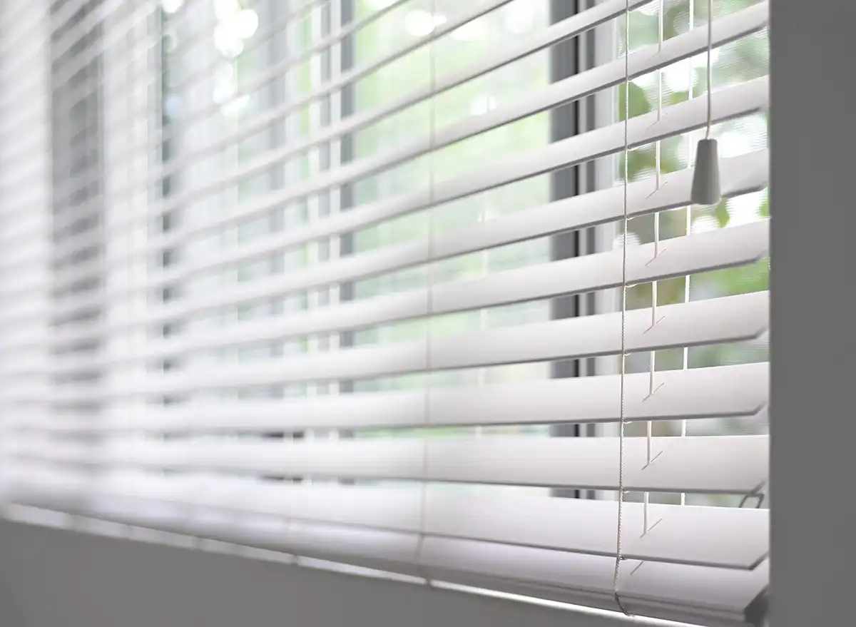 venetian-blinds white